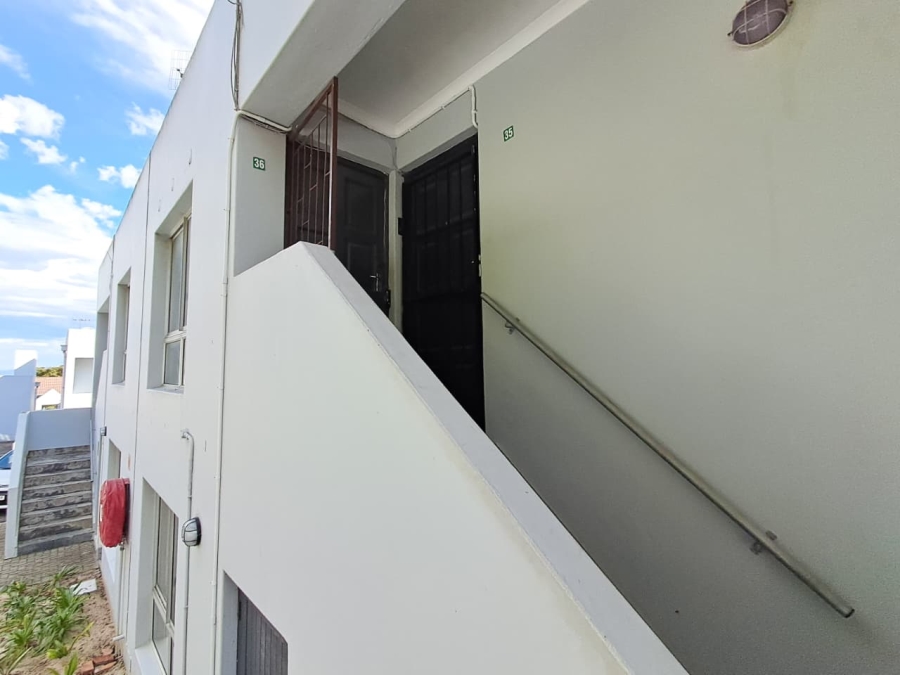 To Let 1 Bedroom Property for Rent in Protea Heights Western Cape